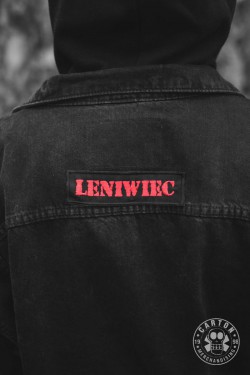 LENIWIEC LOGO - czerwony napis Picture