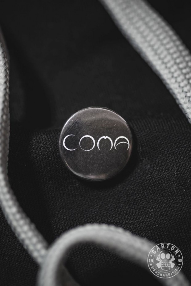 Przypinka COMA LOGO black/white