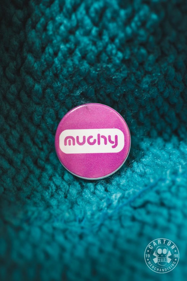 Przypinka MUCHY LOGO pink/white