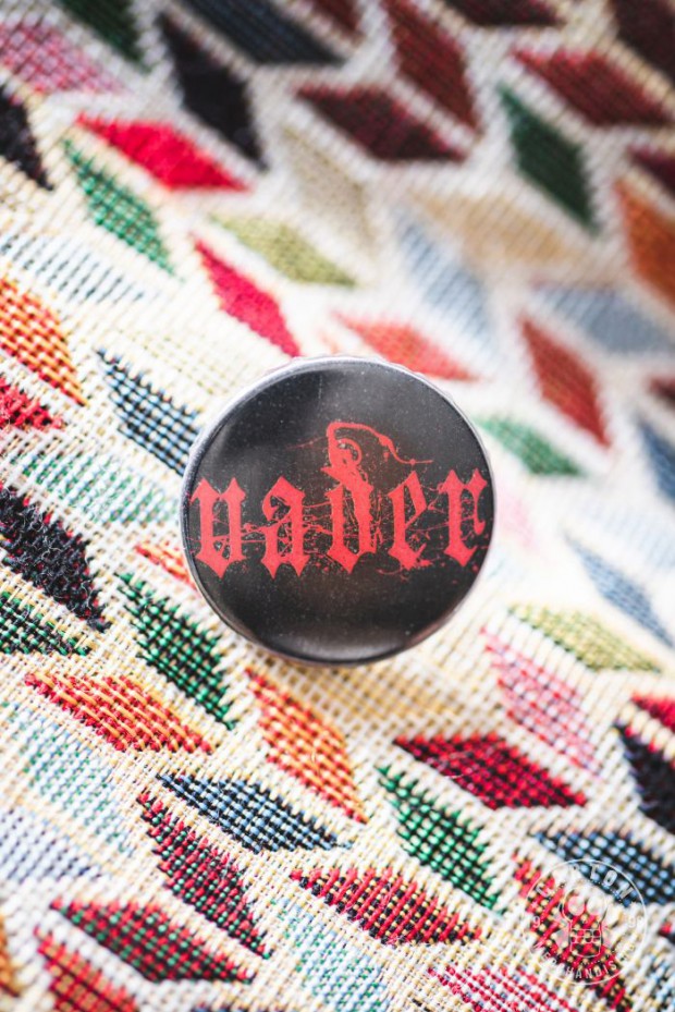 Zdjęcia produktu Przypinka VADER LOGO black/red