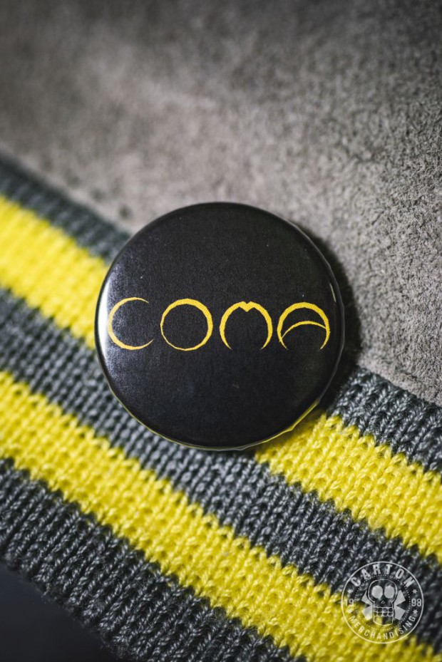 Zdjęcia produktu Przypinka COMA LOGO black/yellow