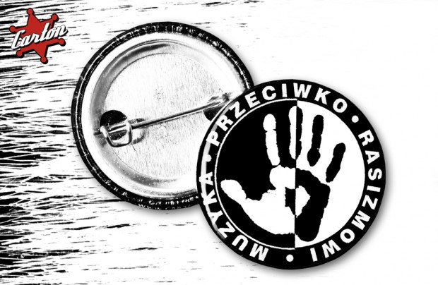Przypinka MUZYKA PRZECIWKO RASIZMOWI LOGO black/white