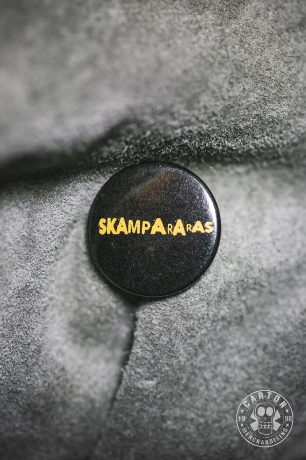 Przypinka SKAMPARARAS LOGO black