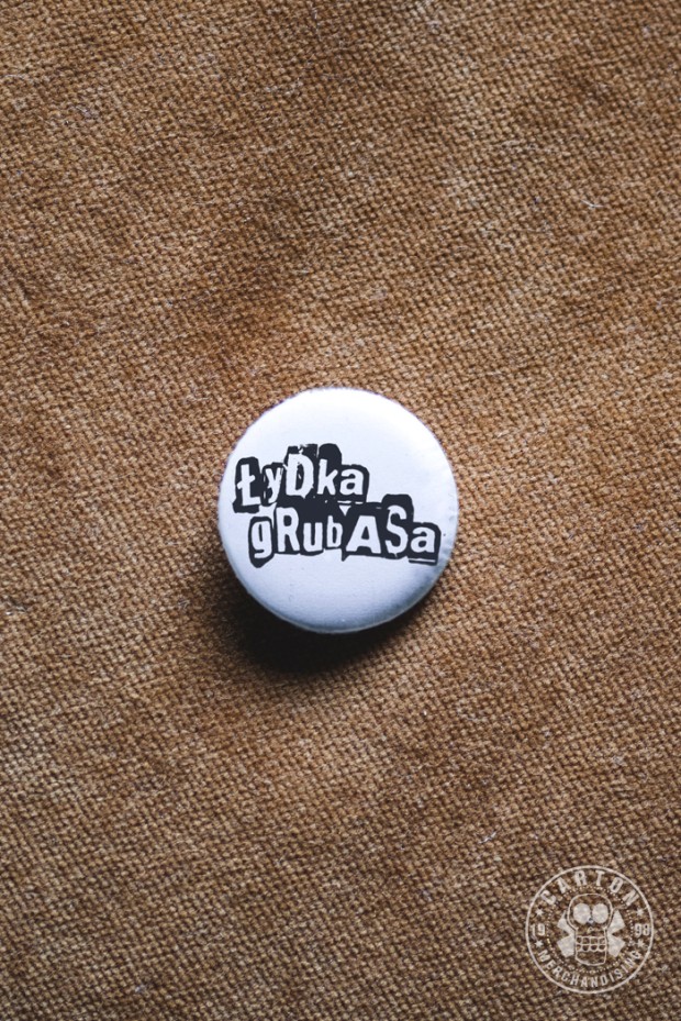 Przypinka ŁYDKA GRUBASA LOGO white