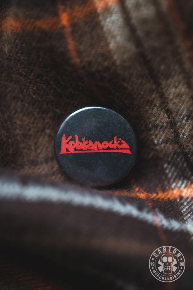 Zdjęcia produktu Przypinka KOBRANOCKA LOGO red