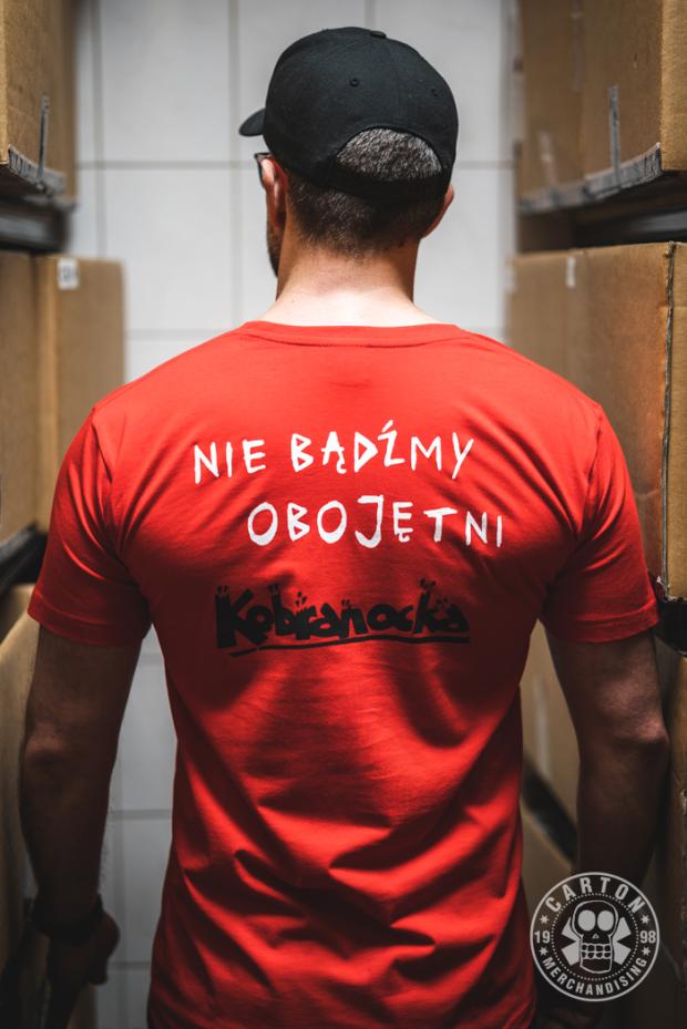 Koszulka KOBRANOCKA NIE BĄDŹMY OBOJĘTNI